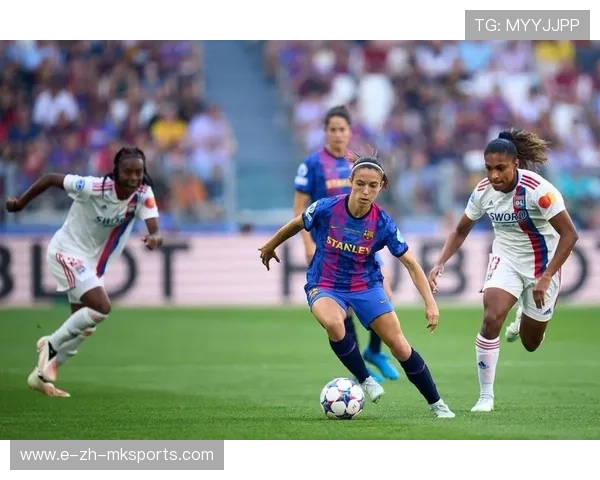 巴萨女足赛前暖场引爆粉丝：主场氛围堪比男足欧冠夜，巴萨女足颜值