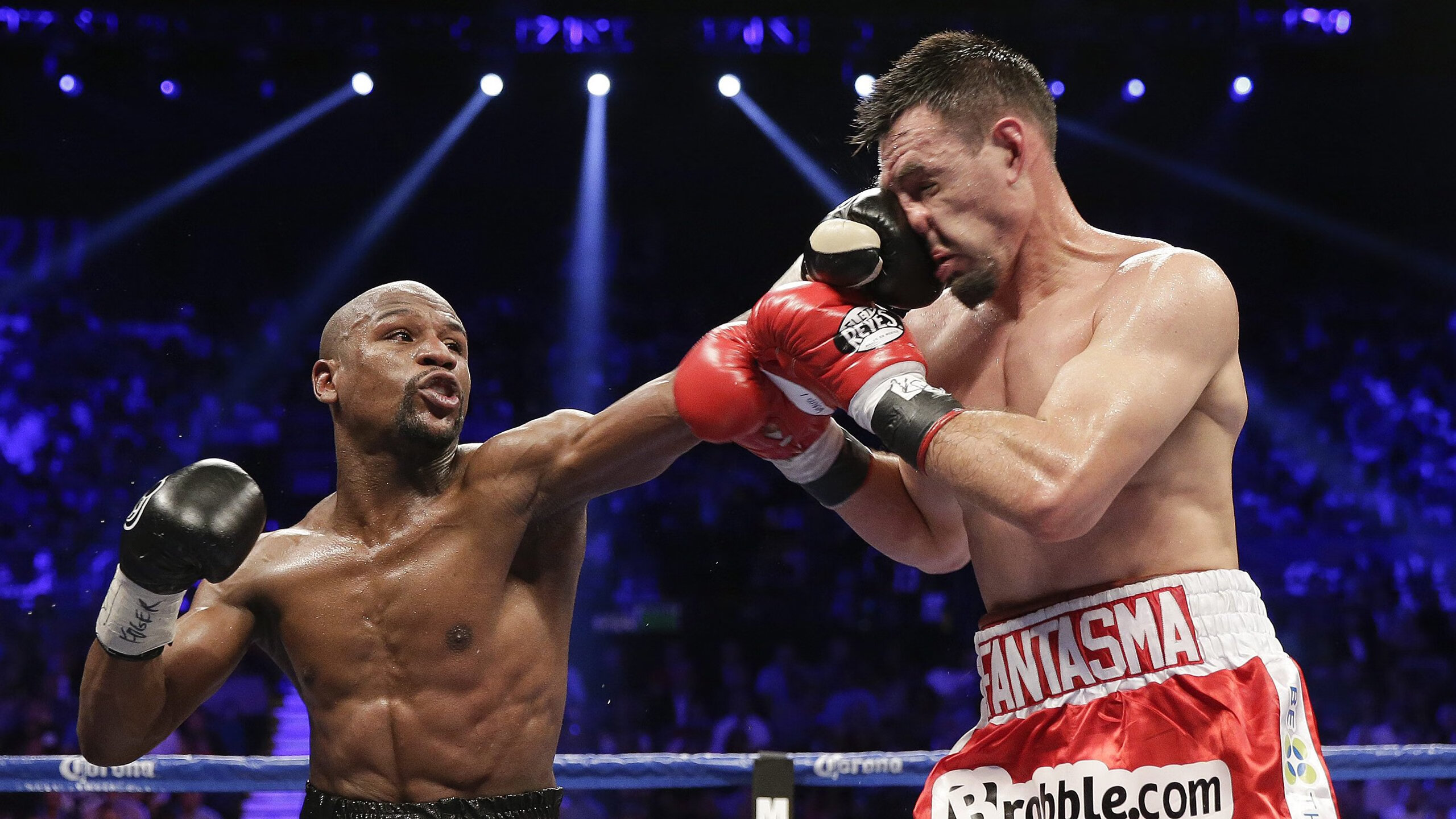 冰上趣味接力赛 冰车、冰滑梯与雪圈轮番登场